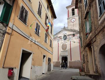 Foto 1 di 19 - Trilocale in Vendita in Via Cairoli a Isolabona