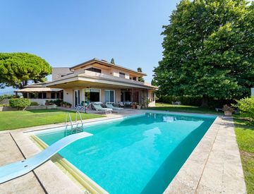 Piscina - Villa in Vendita in Strada Comunale Molino dei Giusi a Imperia