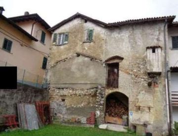 Facciata - Bilocale in Vendita in Piazza Garibaldi 7 a Tavernerio