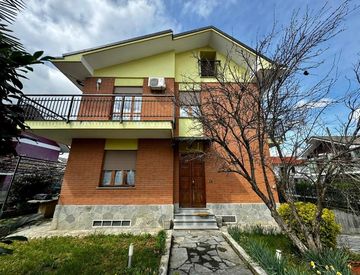 Facciata - Villa in Vendita in Via delle Ginestre 41 a Bruino