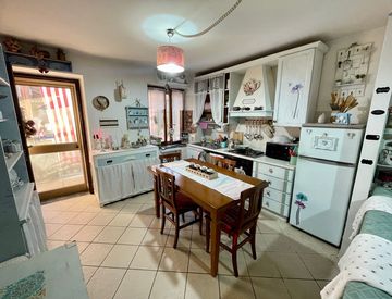 Cucina - Casa indipendente in Vendita in portone a Prarolo