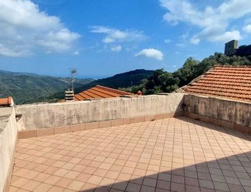 Terrazza - Casa bifamiliare, trifamiliare in Vendita in Via Mazzini a Prelà
