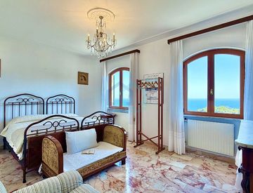 Camera da letto - Villa in Vendita in Via Millelire 14 a Bergeggi
