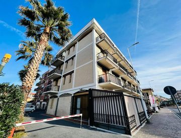 Foto 1 di 13 - Monolocale in Vendita in Via Aurelia 76 a San Bartolomeo al Mare