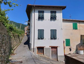 Foto 1 di 46 - Casa indipendente in Vendita in Via Barche 16 a Pornassio