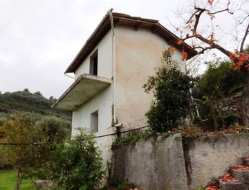 Foto 1 di 33 - Rustico, casale in Vendita in zona Piani a Imperia