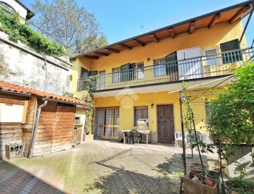 Foto 1 di 32 - Casa indipendente in Vendita in Via Aimaro Franco 8 a Moncrivello