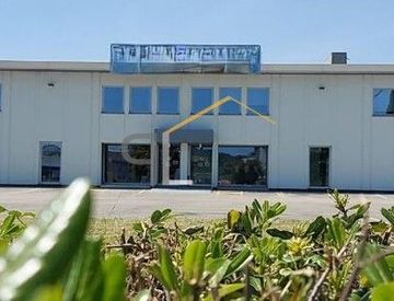 Facciata - Negozio in Vendita in Via 1º Maggio a Ancona