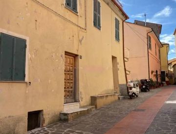 Foto 1 di 13 - Casa indipendente in Vendita in Via Vittorio Emanuele a Chiusanico