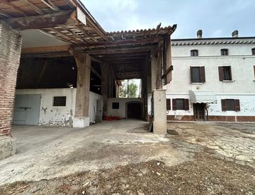Facciata - Casa indipendente in Vendita in Strada Ca' Bianca a Goito