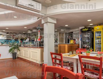 Soggiorno - Pizzeria in Vendita in Via Euro Menini 18 a Viareggio