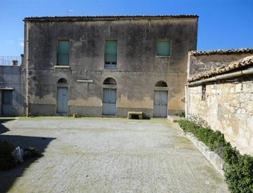 Foto 1 di 20 - Rustico, casale in Vendita a Chiaramonte Gulfi