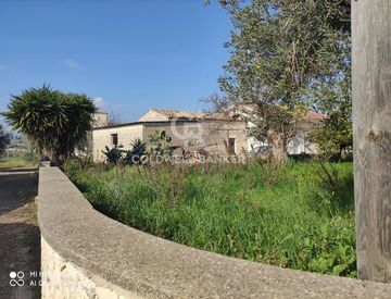 Foto 1 di 31 - Casa bifamiliare, trifamiliare in Vendita in E45 a Modica