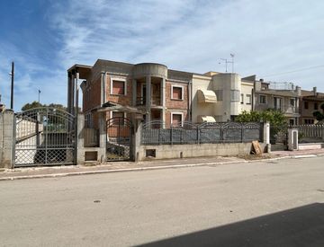 Foto 1 di 16 - Villetta a schiera in Vendita in Via Canne a Trinitapoli