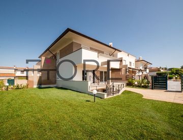 Facciata - Casa indipendente in Vendita in Via di Valle Schioia a Anzio