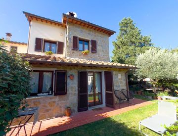 Facciata - Casa indipendente in Vendita in Località Tagliaferro a Scarperia e San Piero