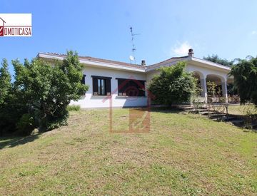 Foto 1 di 32 - Villa in Vendita in Via Grivola 39 a Vercelli