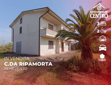 Facciata - Casa bifamiliare, trifamiliare in Vendita in Contrada Ripamorta a Benevento