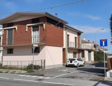 Foto 1 di 29 - Villa in Vendita in Via Mons. A. Rastelli a Trino