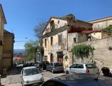 Foto 1 di 5 - Casa indipendente in Vendita in Via Vincenzo D'Amato a Catanzaro