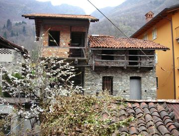 Foto 1 di 20 - Rustico, casale in Vendita in Strada SP299 12 a Varallo