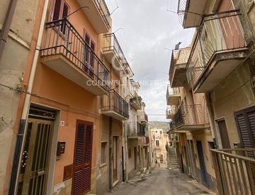 Foto 1 di 21 - Casa indipendente in Vendita in Via Nebba 20 a Scicli