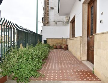 Foto 1 di 48 - Casa indipendente in Vendita in Via Giuseppe Garibaldi 45 a Copertino