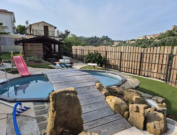 Piscina - Casa indipendente in Vendita a Castellaro