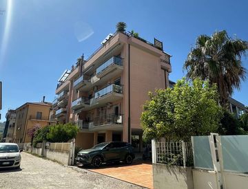 Facciata - Bilocale in Vendita in Via L. Caro 2 a San Benedetto del Tronto