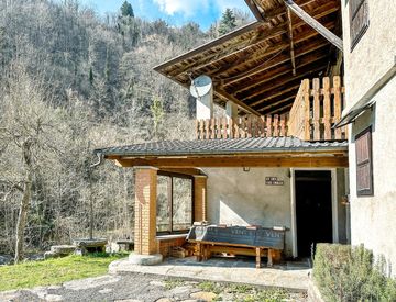 Foto 1 di 23 - Casa indipendente in Vendita in Frazione Gabbio di Sabbia a Varallo