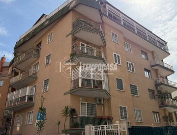 Vista - Quadrilocale in Vendita in Via Rocca Sinibalda 12 a Roma