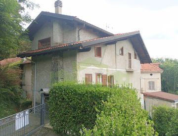 Foto 1 di 41 - Casa indipendente in Vendita in Via Oro di Breia a Cellio con Breia