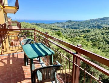 Terrazza - Bilocale in Vendita in Via Don Sasso 26 a Civezza