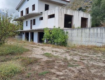 Facciata - Rustico, casale in Vendita in Via Pella 7 a Formia