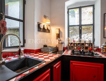 Cucina - Casa bifamiliare, trifamiliare in Vendita in Via Castello 56 a Dolceacqua