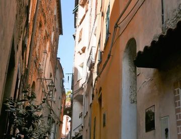 Foto 1 di 16 - Rustico, casale in Vendita in Via del Popolo a Perinaldo