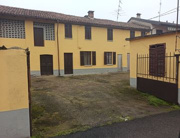 Foto 1 di 22 - Casa indipendente in Vendita in Vicolo Sabotino 7 a Asigliano Vercellese