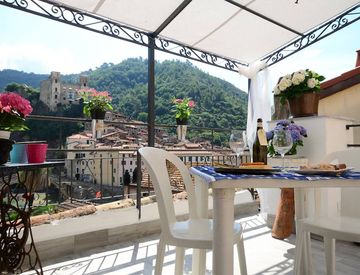 Terrazza - Casa indipendente in Vendita in Via Barberis Colomba 22 a Dolceacqua