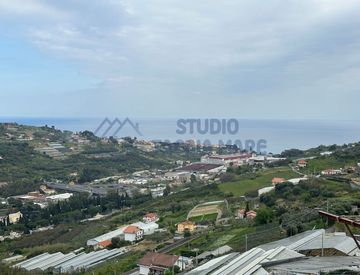 Foto 1 di 18 - Casa bifamiliare, trifamiliare in Vendita in Via Castello a Sanremo