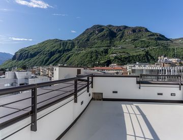 Terrazza - Attico, mansarda in Vendita in Via della Mendola 21 a Bolzano