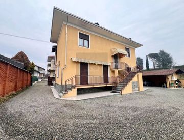 Facciata - Casa indipendente in Vendita in zona Centro a Cossato