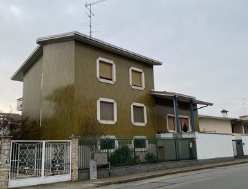 Foto 1 di 7 - Casa bifamiliare, trifamiliare in Vendita in Via Caduti Nei Lager a Vercelli