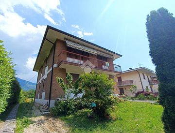 Facciata - Quadrilocale in Vendita in Via Leonardo Da Vinci 148 a Schio