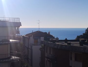 Foto 1 di 34 - Quadrilocale in Vendita in Via Marconi 91 a Celle Ligure
