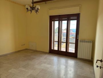 Foto 1 di 17 - Quadrilocale in Vendita in Via Ettore Vitale a Catanzaro