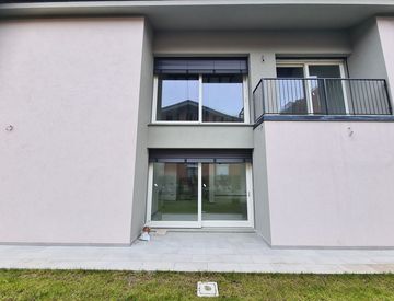 Foto 1 di 16 - Villa in Vendita in Via Martiri della Bettola a Reggio Emilia