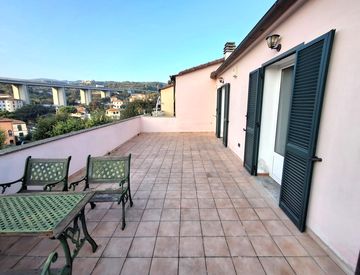 Terrazza - Villetta a schiera in Vendita in Via Marte 65 a Imperia