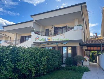 Facciata - Casa indipendente in Vendita in Strada San Silvestro a Pescara