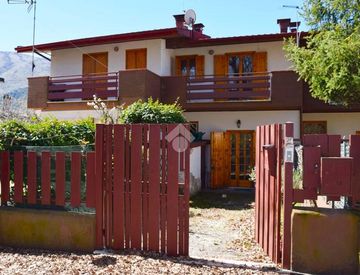 Facciata - Villetta a schiera in Vendita in Località Colle Verde a Tagliacozzo