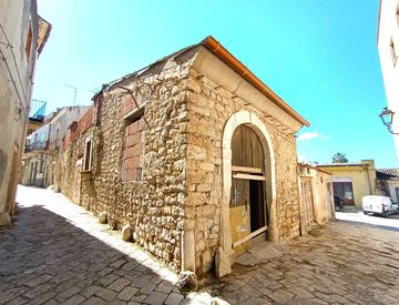 Foto 1 di 9 - Rustico, casale in Vendita in Via Imbriani a Comiso